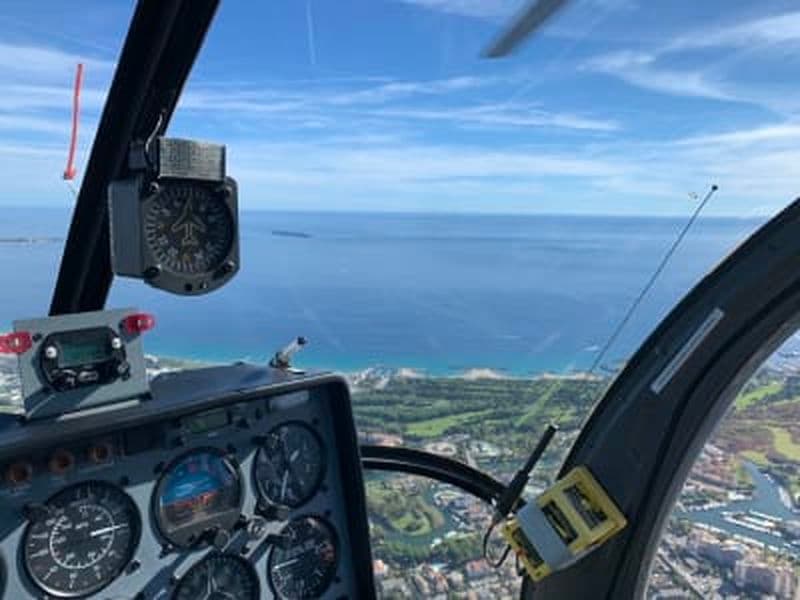 Billet Initiation au pilotage d’hélicoptère à Cannes