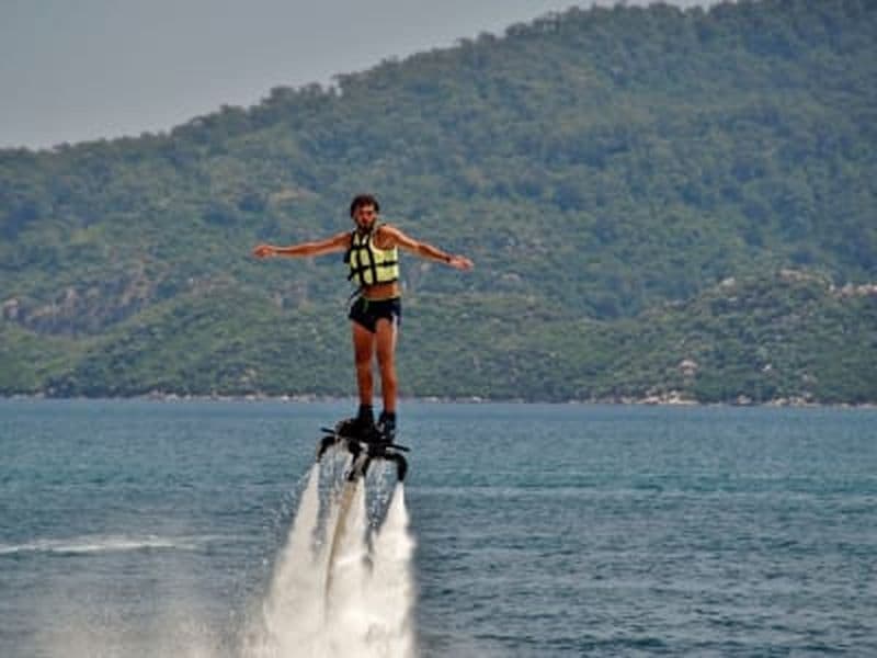 Billet Session de Flyboard sur la plage de Perivolos, Santorin