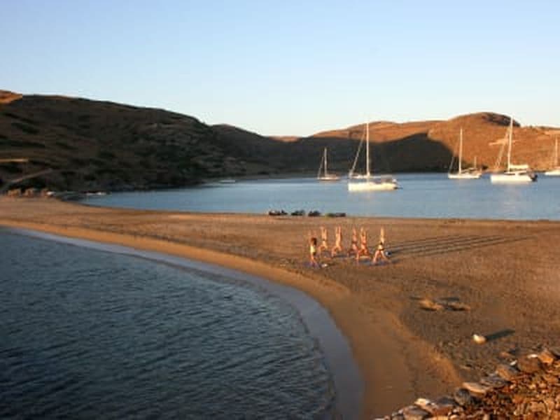 Billet Kayak Yoya au coucher du soleil sur la plage de Kolona, île de Kythnos