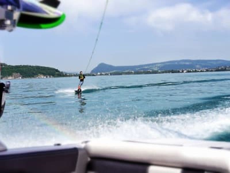 Billet Cours de perfectionnement en wakeboard et wakesurf sur le lac d'Annecy