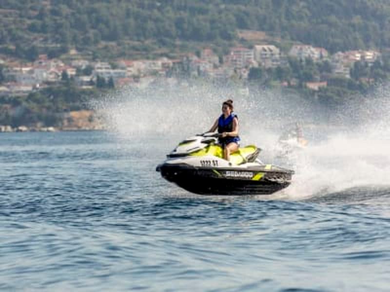 Billet Excursion guidée en jet-boat et jet-ski à l'île de Čiovo au départ de Split