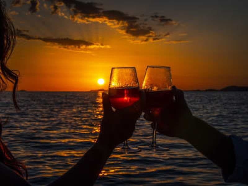 Billet Excursion privée en bateau au coucher du soleil autour de l'île de Capri depuis Marina Grande