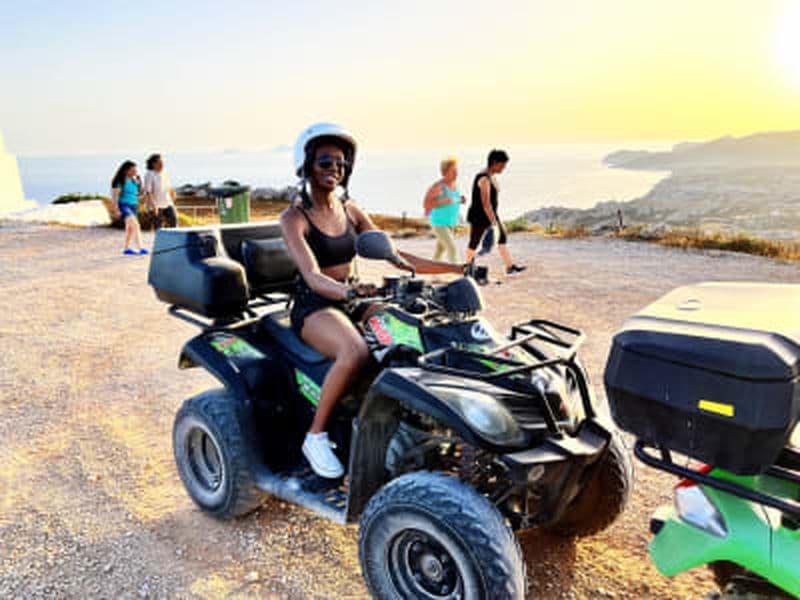 Billet Découverte du quad et déjeuner au départ de Perivolos à Santorin