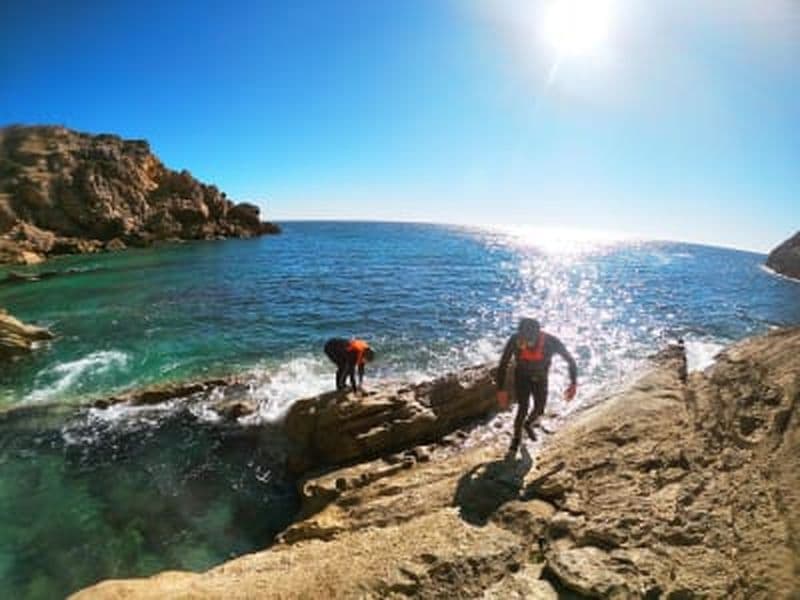 Billet Coastering et snorkeling pour les enfants à Praia da Ingrina, Algarve