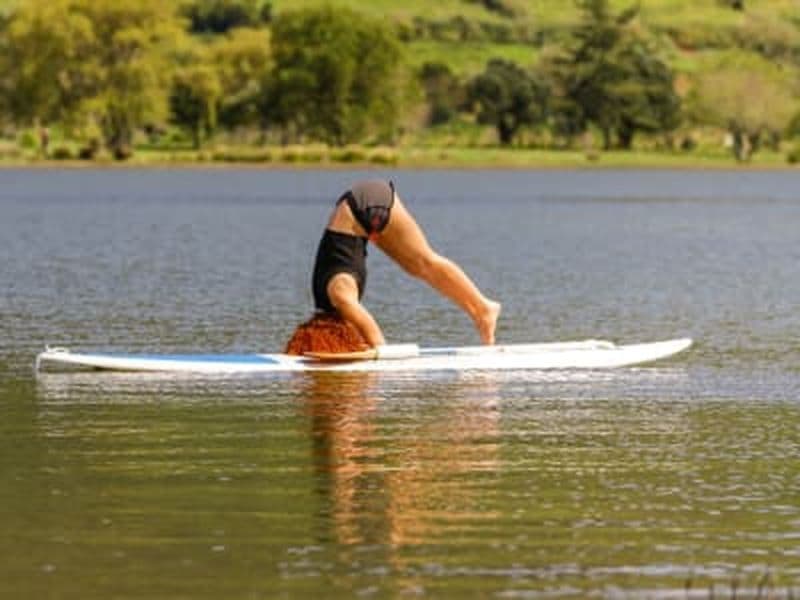 Billet Stand Up Paddle Yoga dans le lac bleu, près de Sete Cidades sur l'île de São Miguel, Açores