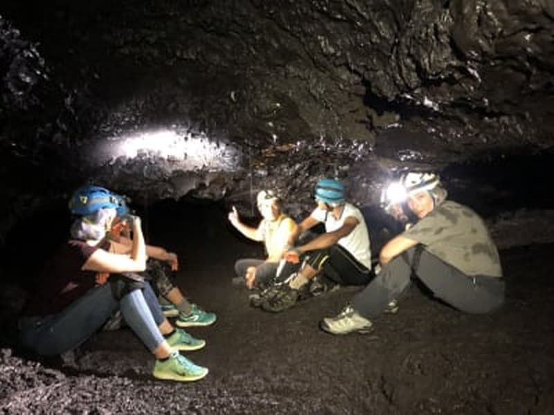 Billet Spéléologie dans les tunnels de lave du volcan du Piton de la Fournaise, La Réunion
