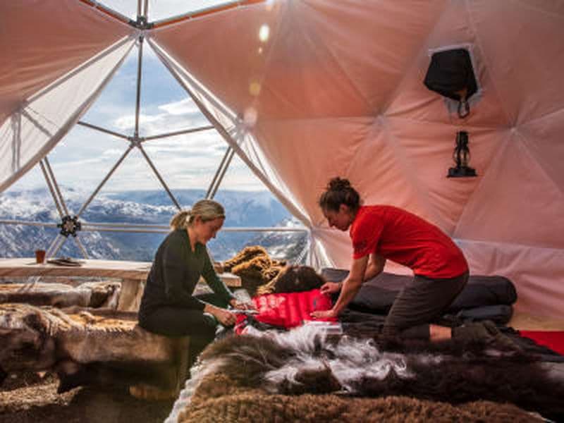 Billet Randonnée au coucher du soleil à Trolltunga et nuit en camping dans un dôme arctique à Tyssedal