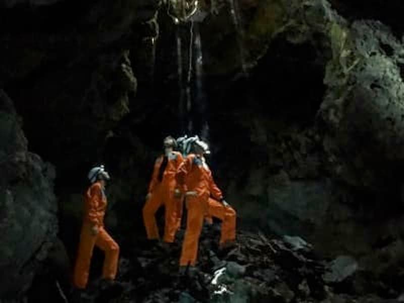 Billet Excursion d'une demi-journée en spéléologie autour des tunnels de lave de Ilha do Pico, Açores