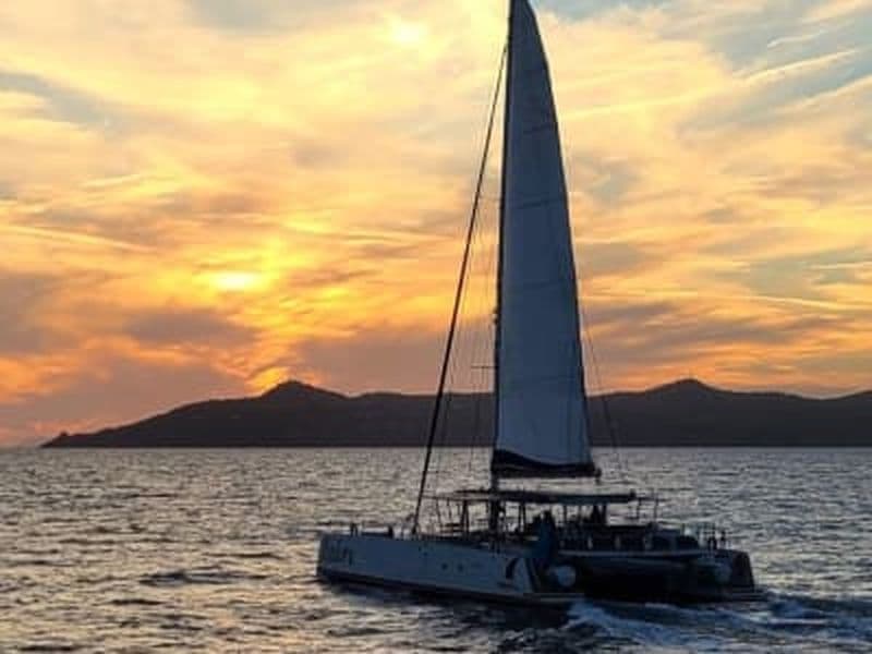 Billet Croisière en catamaran dans la rade d'Hyères au coucher du soleil