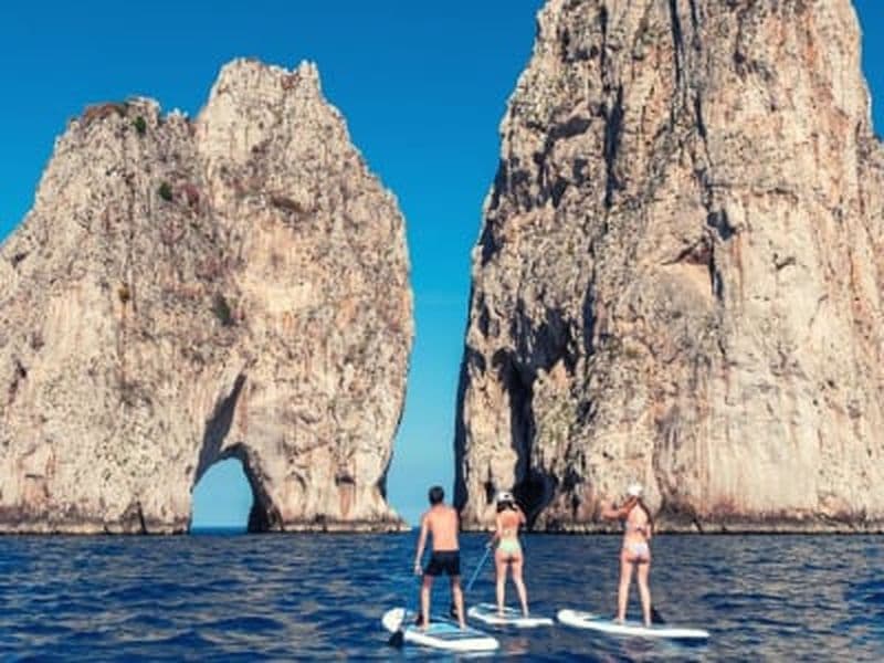 Billet Excursion en stand-up paddle à Capri entre grottes et plages secrètes, Campanie