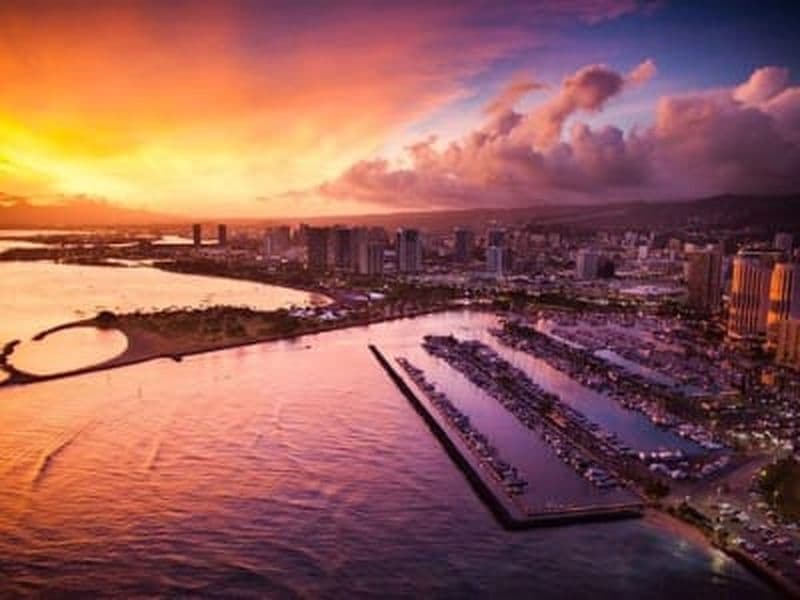 Billet Vol en hélicoptère au coucher du soleil sur O'ahu depuis Honolulu