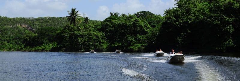 Billet Location de bateau à moteur sur la rivière Chavón