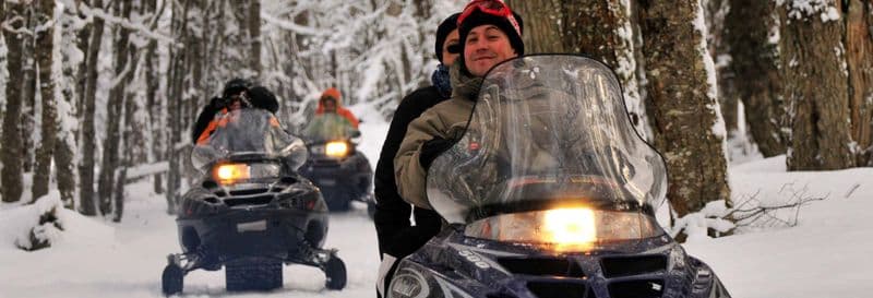 Billet Aventure de nuit en motoneige, traîneau et raquettes