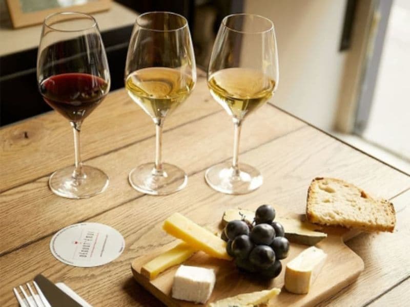 Billet Atelier oenologique "Accords vins & fromages" à Dijon