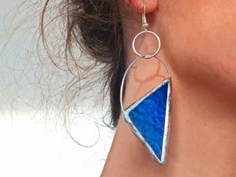Billet Atelier vitrail : création de boucles d'oreilles à Lille (59)