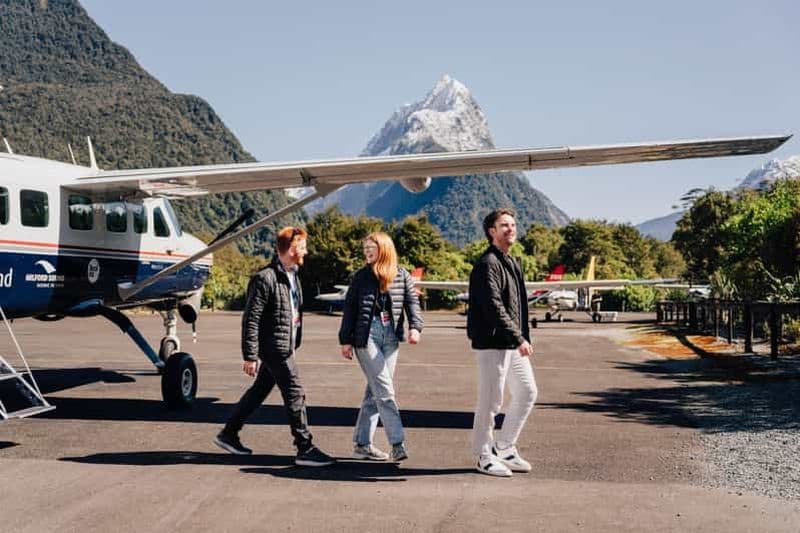 Billet Au départ de Queenstown : Excursion d'une journée à Milford Sound en avion et en bateau