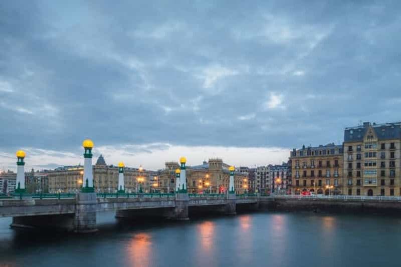 Billet Saint-Sébastien : Visite privée à pied sur mesure avec un guide