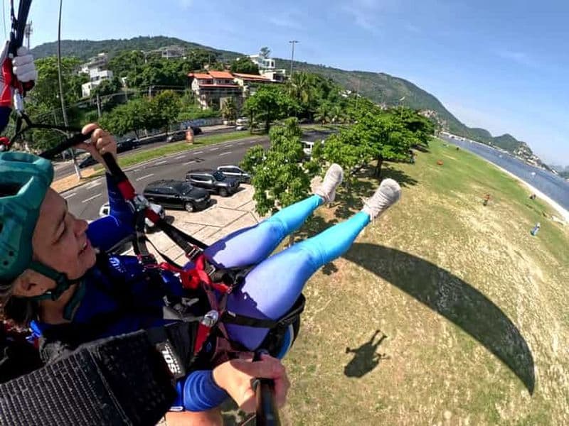 Billet Rio de Janeiro : vol en parapente biplace à Niterói avec des instructeurs expérimentés