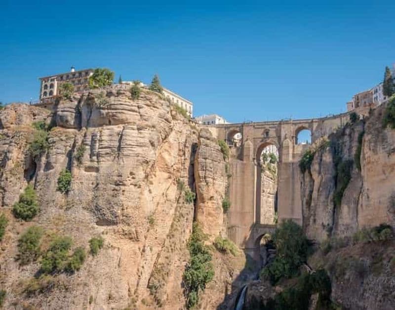 Billet Au départ de Malaga : excursion d'une journée à Ronda et Setenil de las Bodegas