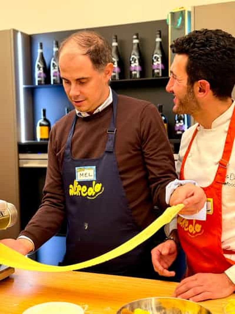 Billet Asti : visite du marché, cours de fabrication de pâtes et dégustation de vin