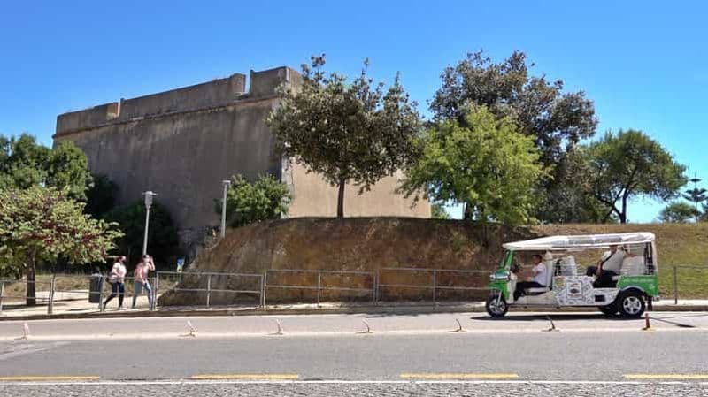 Billet Lagos : Visite de la vieille ville, de la nouvelle ville et des plages en Tuk Tuk