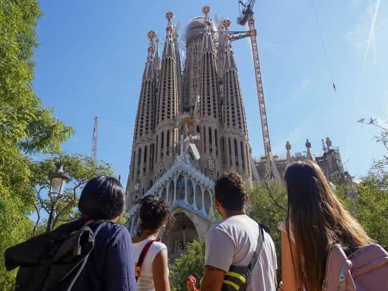 Billet Barcelone : Visite guidée accélérée de la Sagrada Familia et des tours