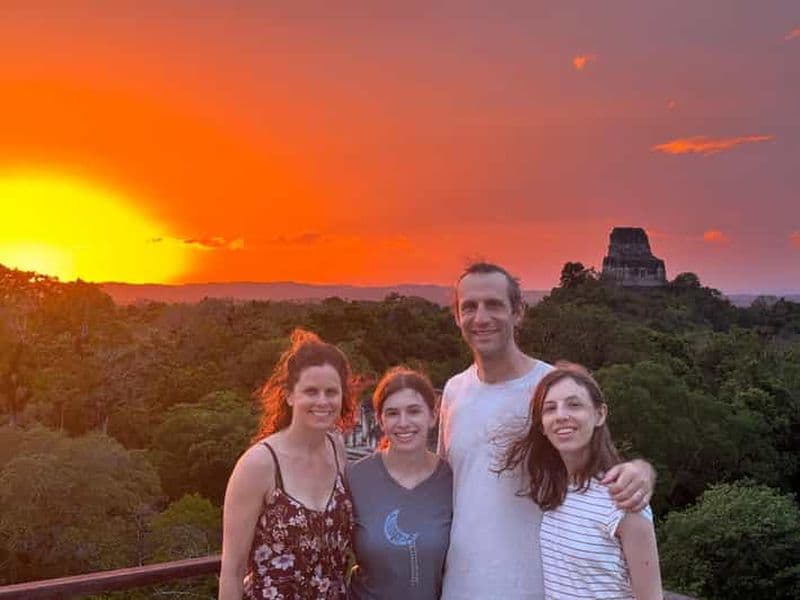 Billet Coucher de soleil à Tikal, centre archéologique et observation de la faune et de la flore