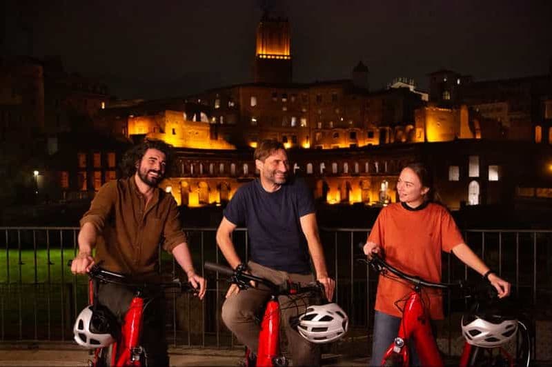Billet Rome : visite guidée en vélo électrique Cannondale en soirée avec dîner en option