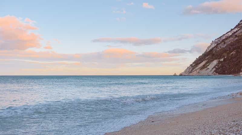 Billet Ancône : Randonnée au lever du soleil sur le Monte Conero avec petit-déjeuner