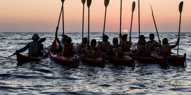 Billet Santorin : Kayak de mer au coucher du soleil avec dîner léger