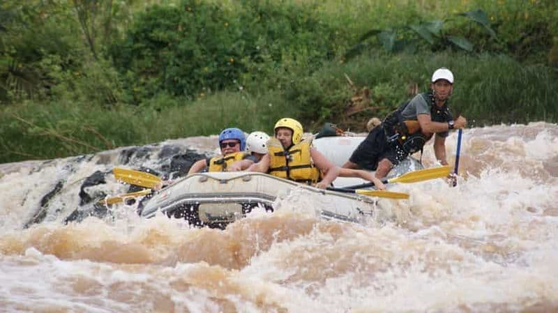 Billet Faites l'expérience du rafting en eaux vives et de la tyrolienne sur la rivière Sagana