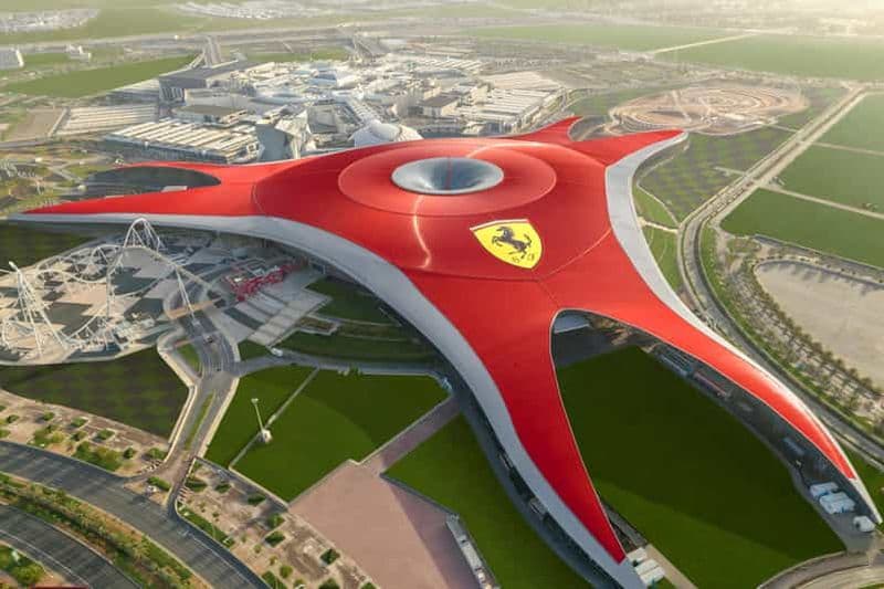 Billet Abu Dhabi : Ferrari World 1 jour 2 billets de parc + repas combiné