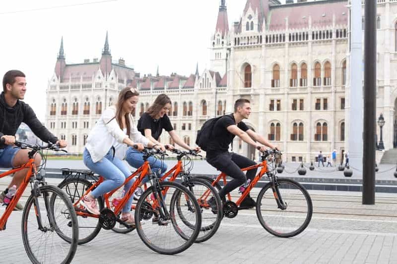 Billet Budapest : Promenade à vélo dans le centre-ville historique avec vues panoramiques