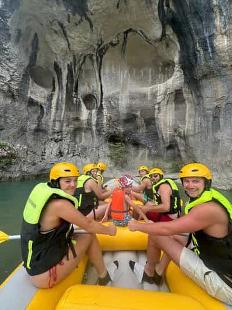 Billet Depuis Tirana : Excursion d'une journée au Vjosa Rafting et aux Thermes de Benja