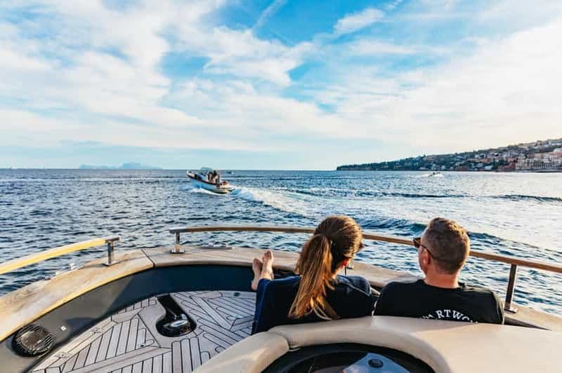 Billet Naples : croisière au coucher du soleil en petit groupe avec Spritz