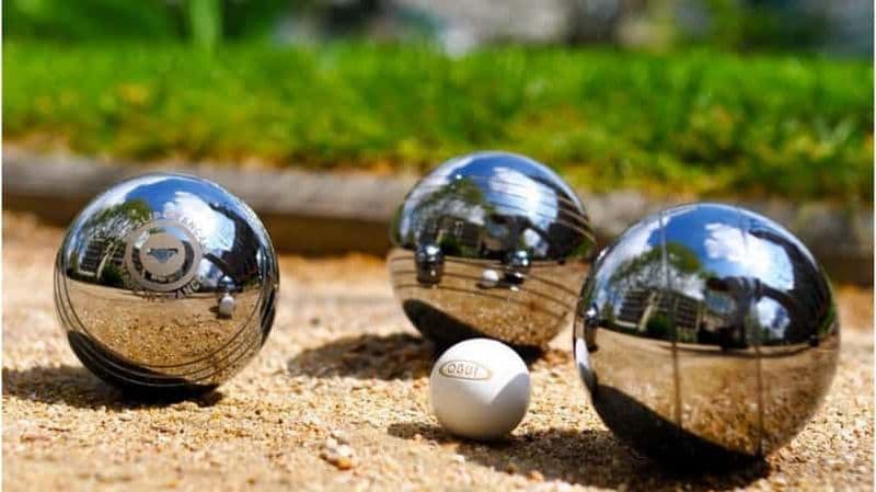 Billet Nice: Découvrez un sport typiquement français : la pétanque !