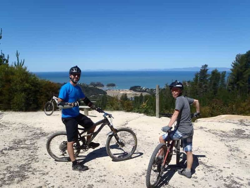 Billet Nelson : Tolkien, sentier et tequila - Visite guidée à pied ou en VTT