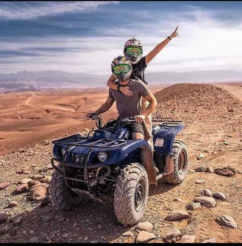 Billet Marrakech : Quad dans le désert d'Agafay, balade à dos de chameau et dîner-spectacle
