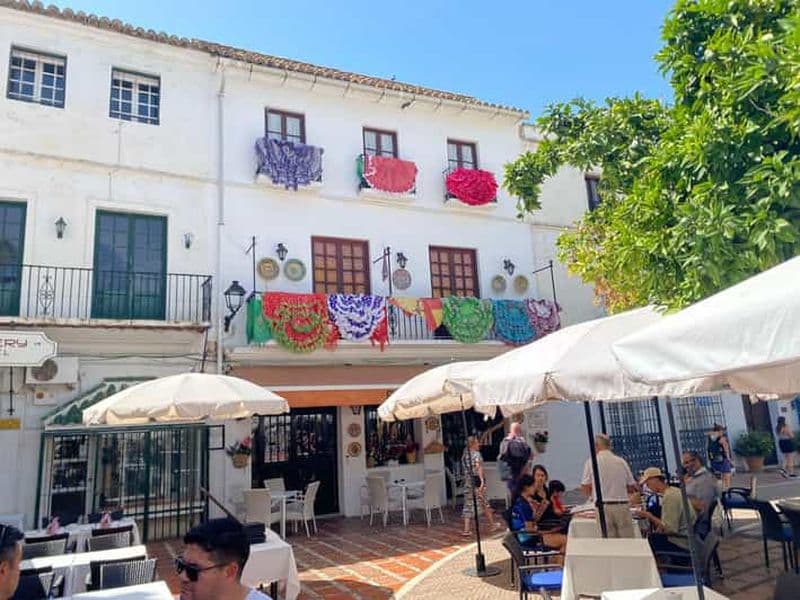 Billet Depuis Estepona, Mijas, Marbella : visite privée de Marbella avec transport, tapas et boissons