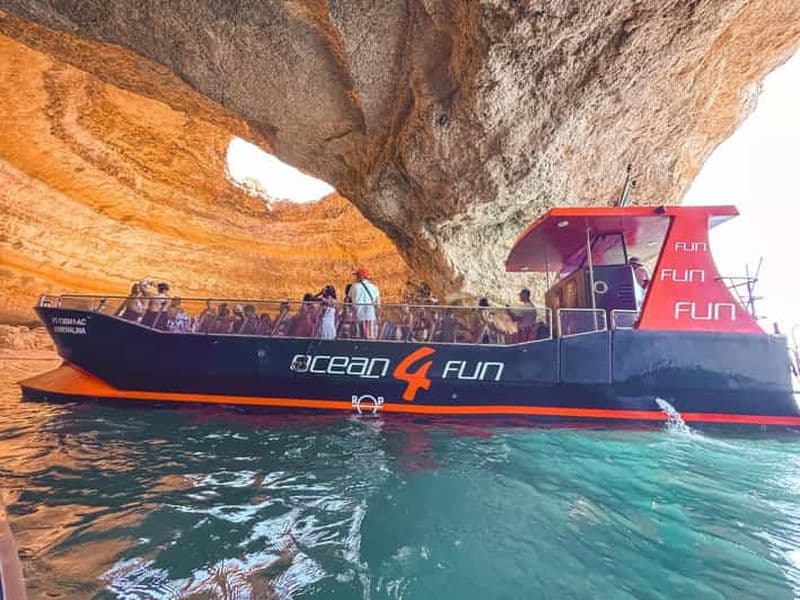 Billet Au départ de Portimão : excursion de 2 heures en catamaran vers les grottes de Benagil