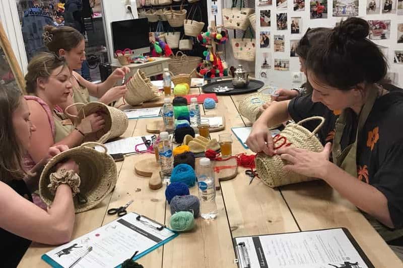 Billet Atelier de broderie de paniers dans la médina de Marrakech