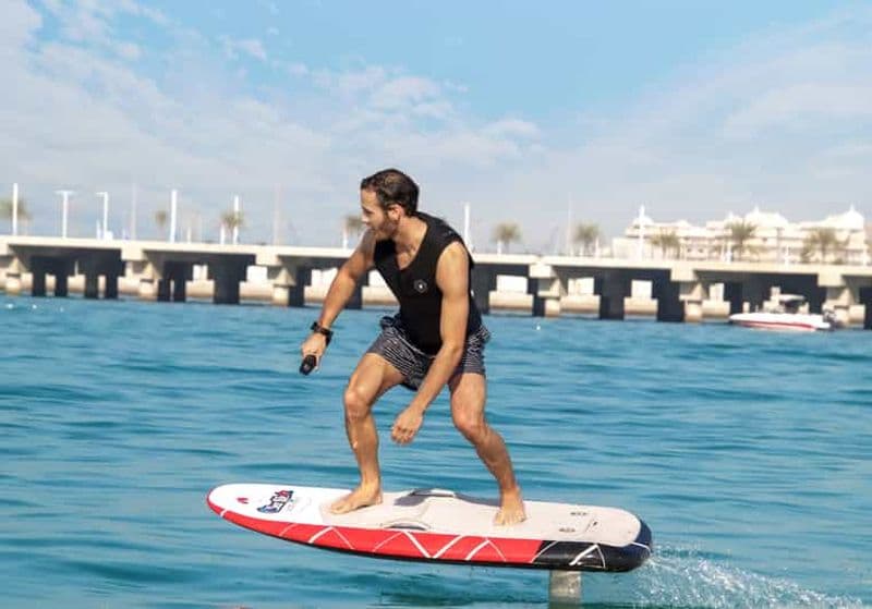 Billet Dubaï : Location de planches de surf Efoil ou Hydrofoil électrique