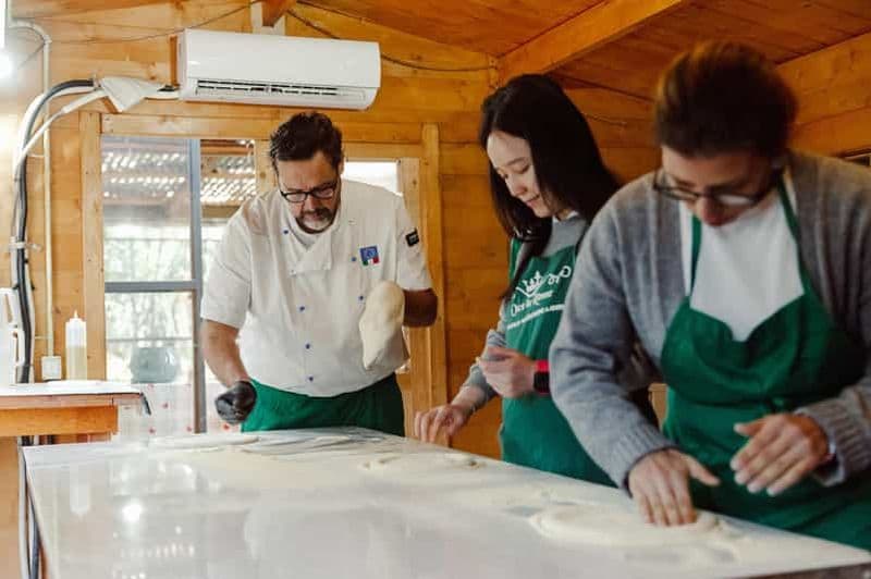 Billet Rome : Cours combiné de cuisine de pizzas et de pâtes avec vin