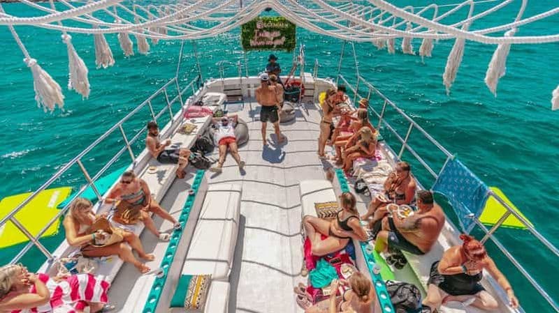 Billet Au départ de Magaluf : croisière touristique dans la baie de Palma avec musique live