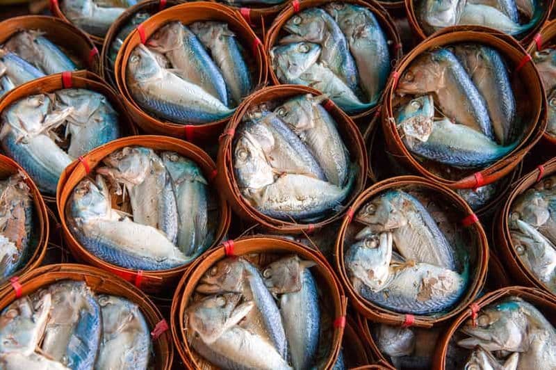 Billet Visite privée du marché flottant et du marché ferroviaire d'Amphawa le week-end