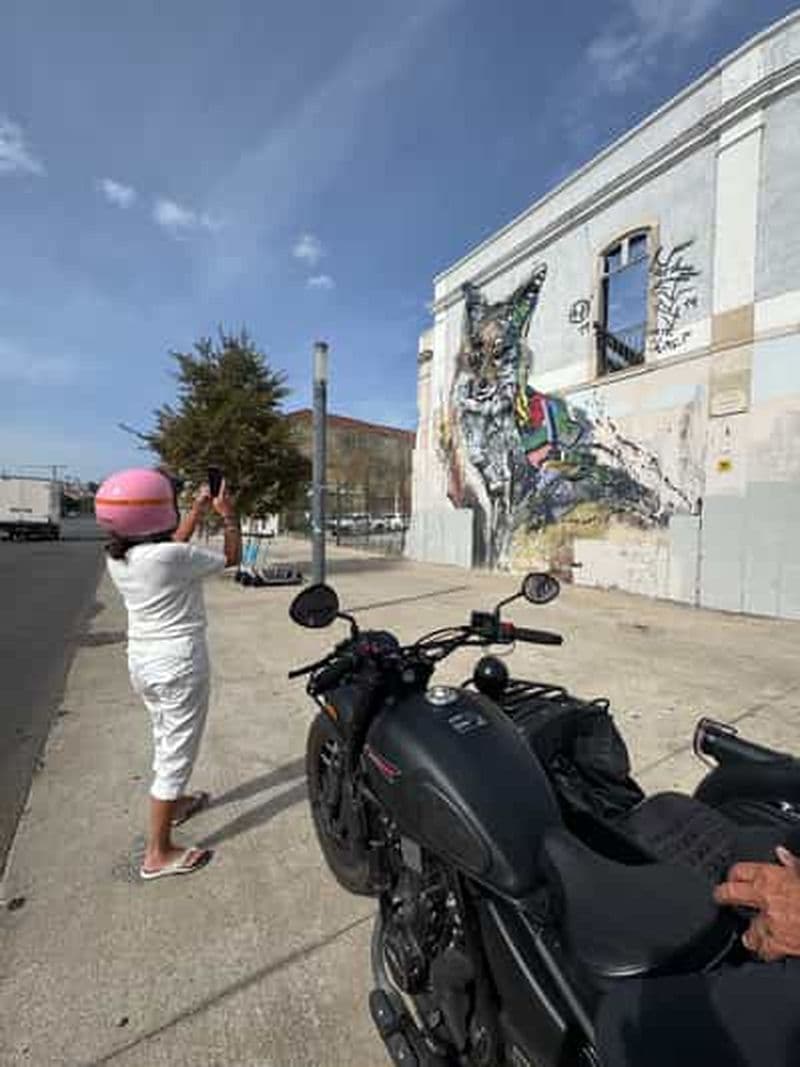 Billet Lisbonne : visite street art en side-car avec prise en charge à l'hôtel