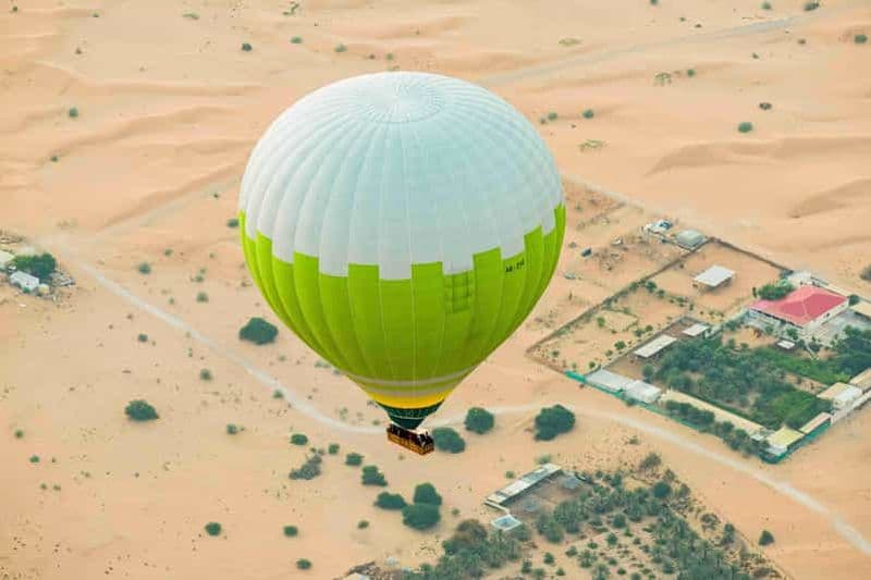 Billet Dubaï : Vol en montgolfière au lever du soleil, petit-déjeuner, balade à dos de chameau.