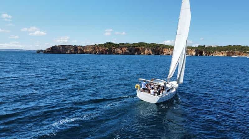 Billet Portimão : visite privée en voilier avec baignade et dégustation de vin