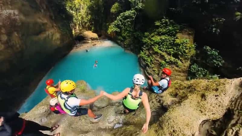 Billet Cebu : Sardine Run à Moalboal et canyoning aux chutes de Kawasan