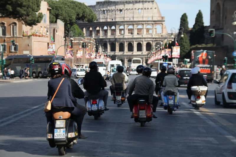 Billet Rome : Visite d'une demi-journée en Vespa avec chauffeur privé